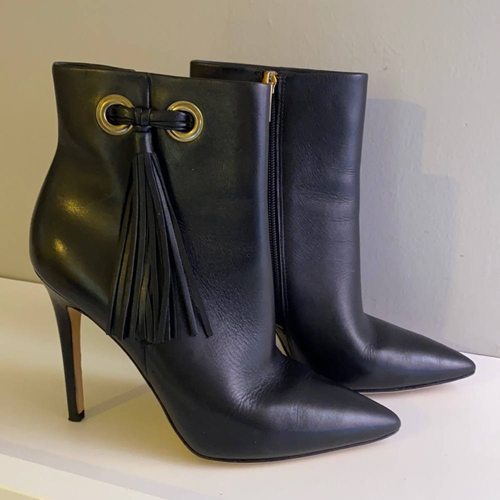 Vía spiga booties size 6